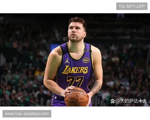 东契奇上演三分压哨绝杀,全场震撼